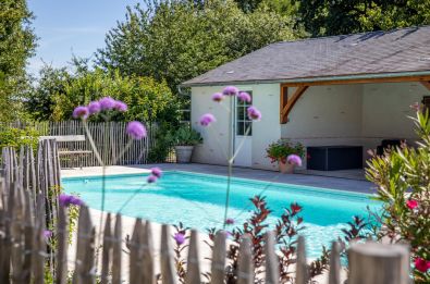 PISCINE CHAUFFEE ET CHATEAUX RAFFINES&nbsp;()  - PISCINE CHAUFFEE ET CHATEAUX RAFFINES